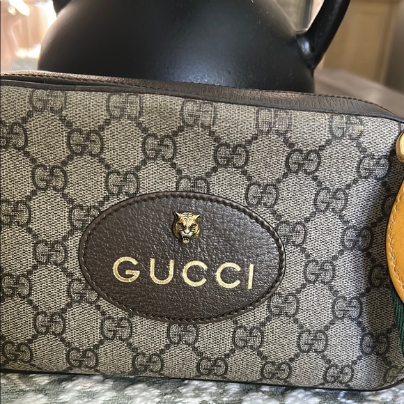 Gucci Beige Crossbody Bag with Gold and Green-Red Strap - Picture 2 of 8